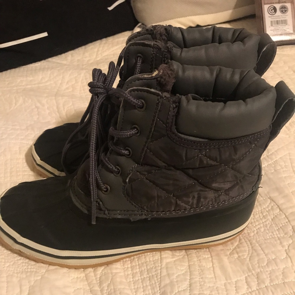 Snow boots